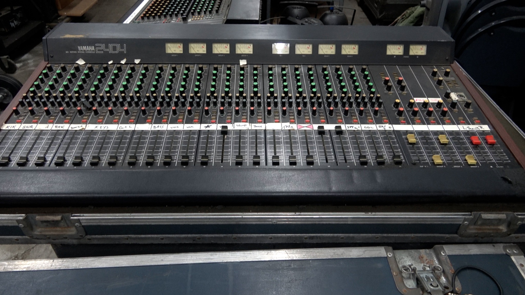 Yamaha MC2404 mixing console overview
